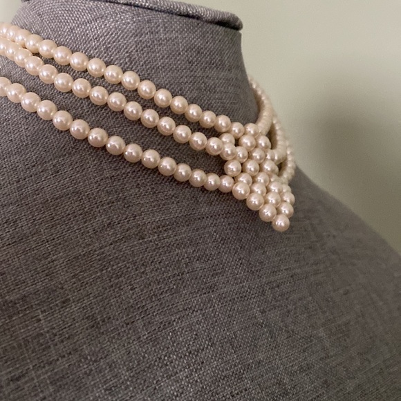 Simulated Pearl triple strand choker Necklace - Picture 4 of 4